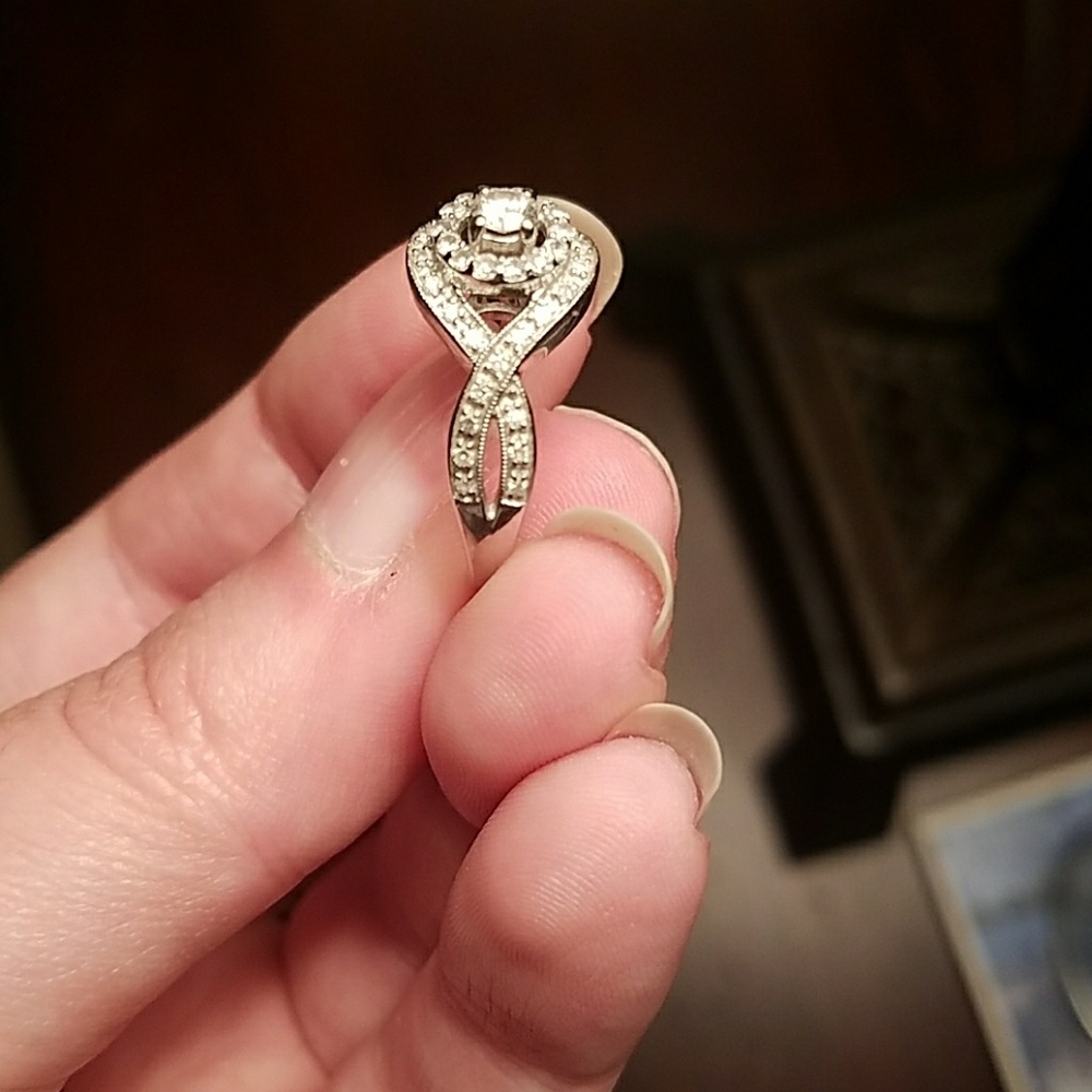Engagement ring - Picture 4 of 7